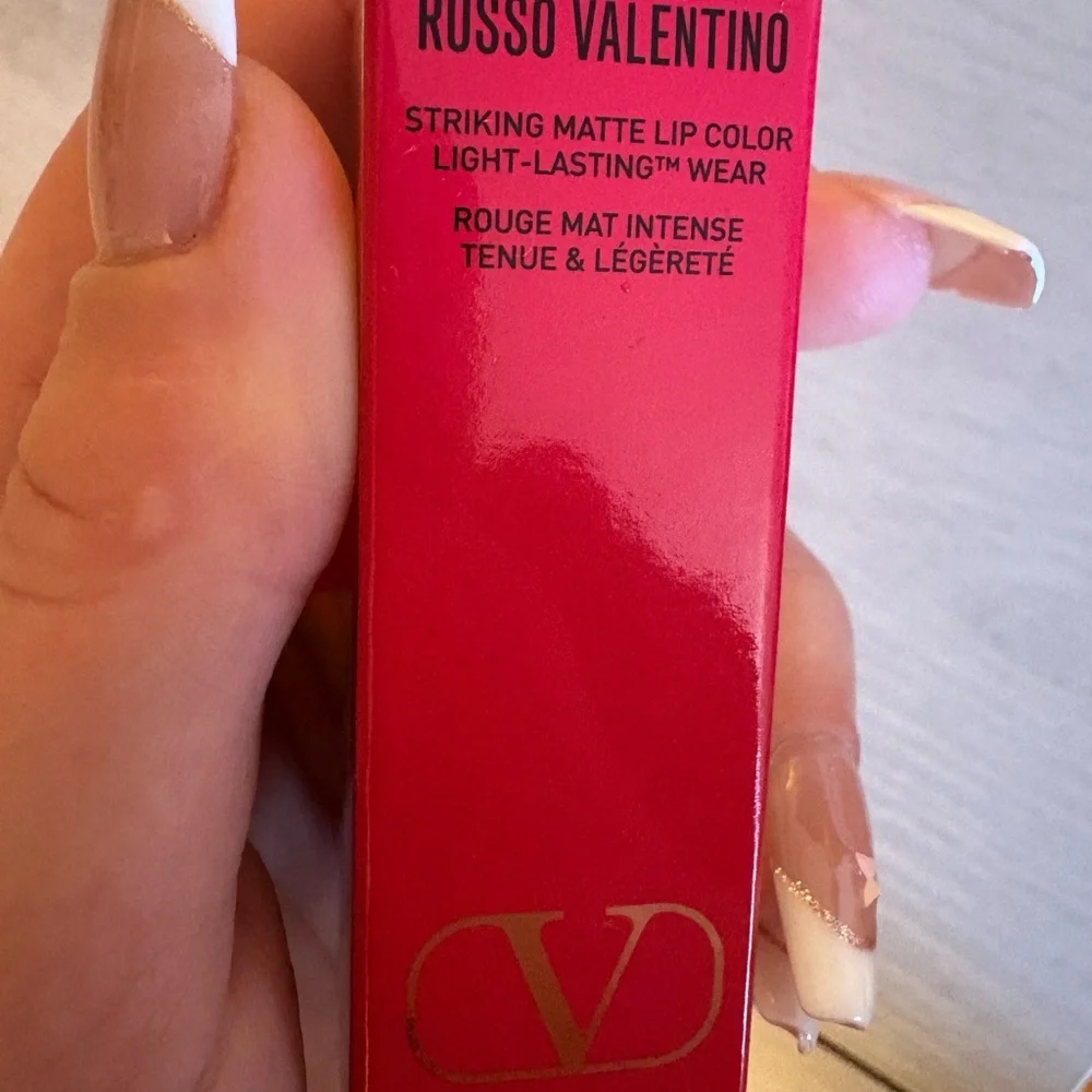 NWT Valentino Garavani  Red Cosmetic Bag with‎ two light  lasting lipsticks
